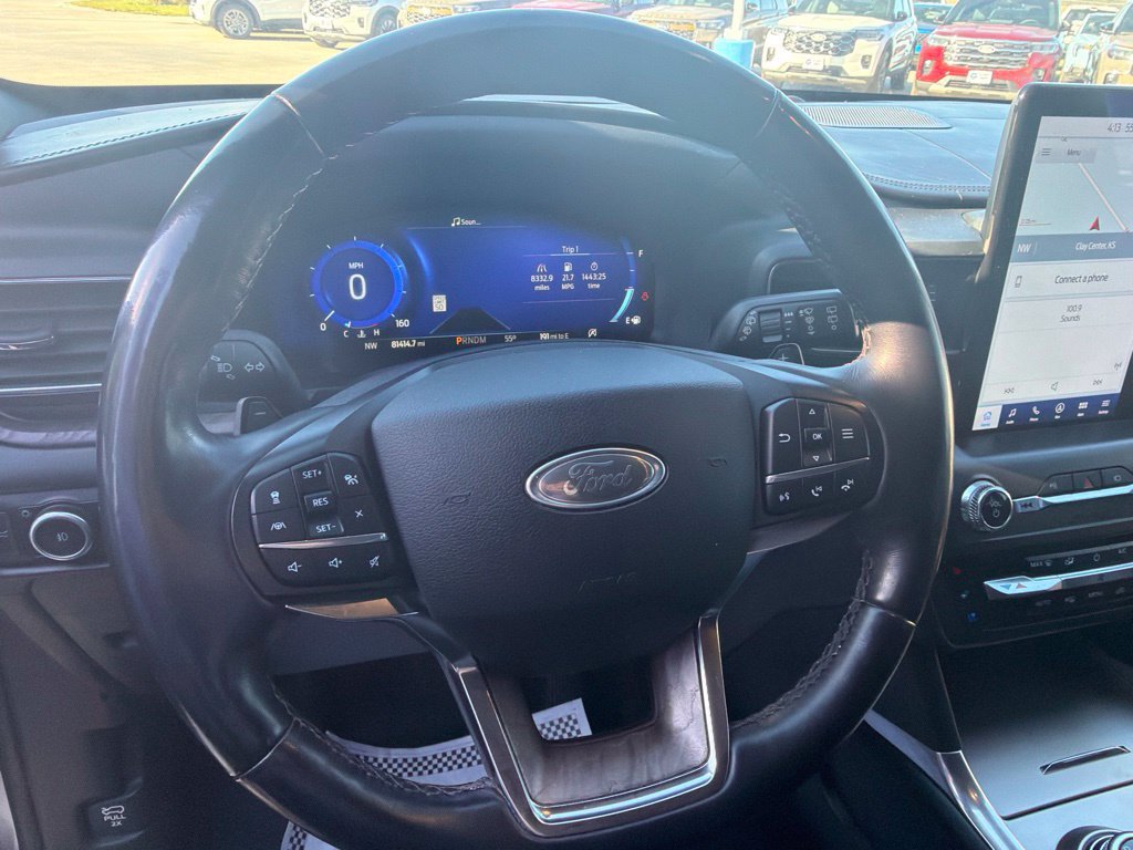 Used 2020 Ford Explorer Platinum w/ Premium Technology Package AWD/4WD image 17