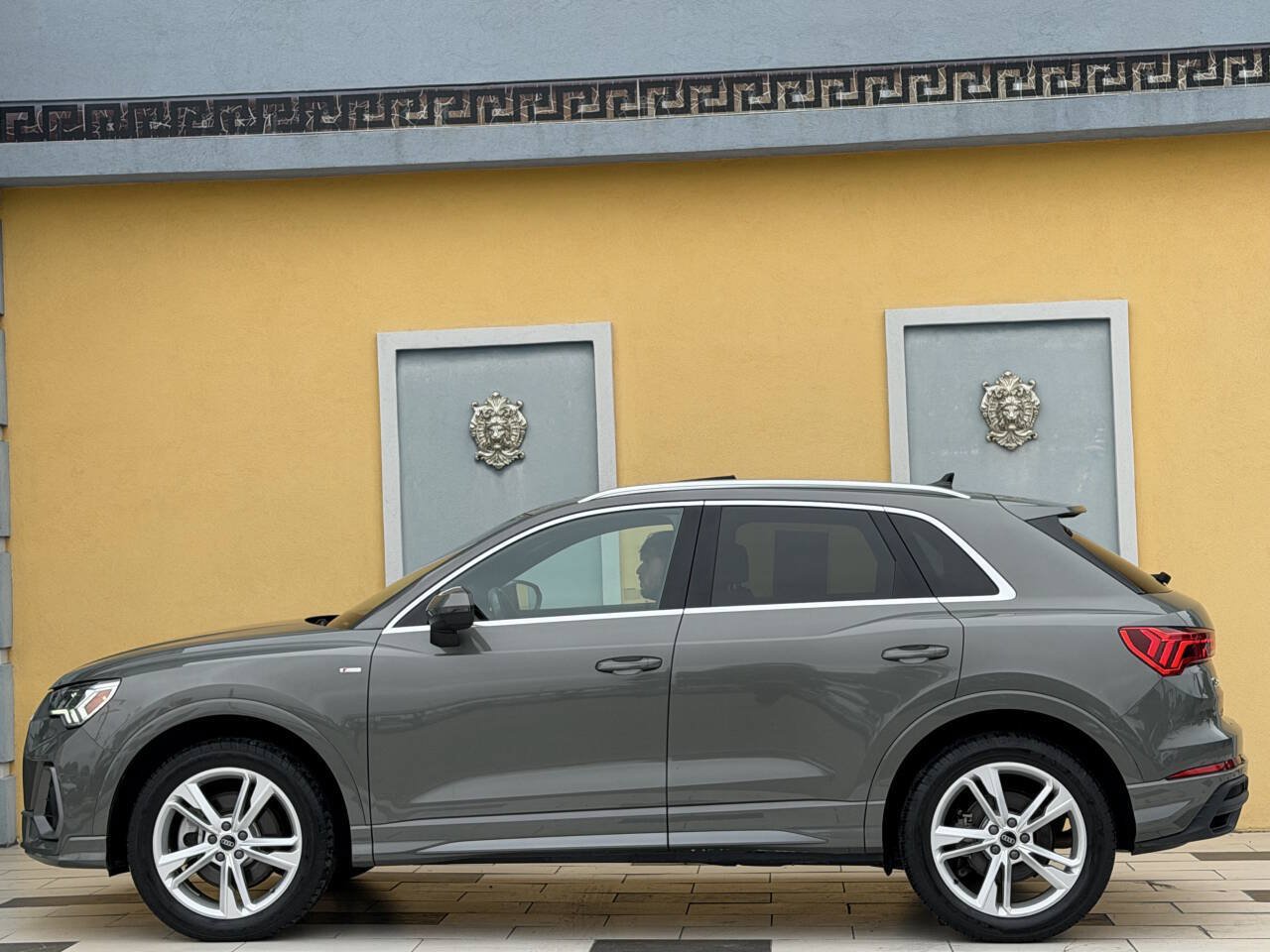 Used 2023 Audi Q3 2.0T Premium Plus w/ Premium Plus Package AWD/4WD image 8