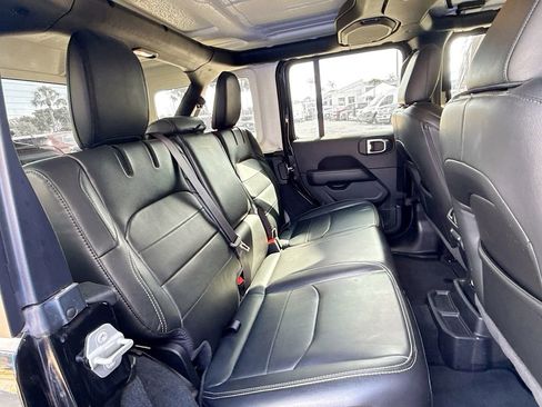 Used 2022 Jeep Wrangler Unlimited Sahara w/ Cold Weather Group image 31