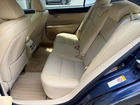 Used 2014 Lexus ES 350 w/ Premium Package FWD image 41