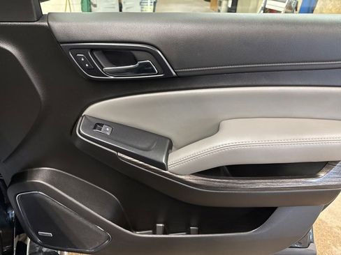 Used 2019 Chevrolet Suburban LT w/ LT Signature Package image 27