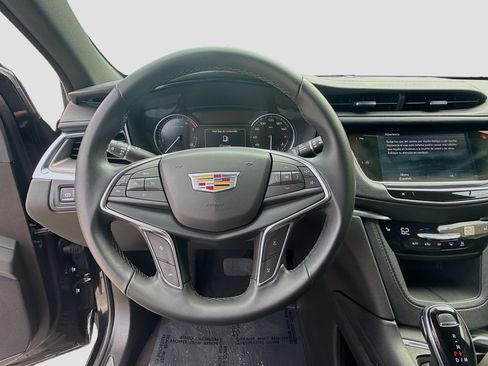 Used 2024 Cadillac XT5 Luxury FWD image 8