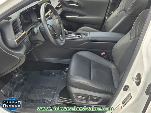 Used 2023 Toyota Crown Limited image 11