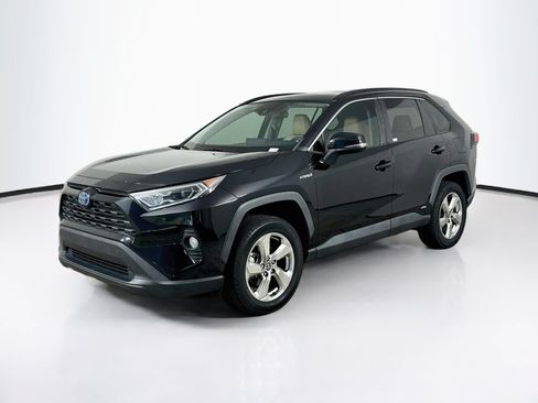 Used 2021 Toyota RAV4 XLE Premium AWD/4WD image 3