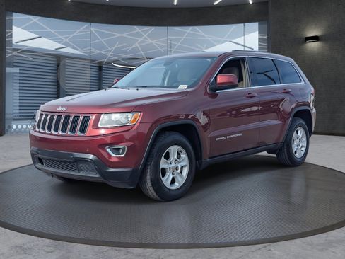 Used 2016 Jeep Grand Cherokee Laredo image 2