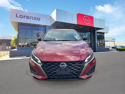 Used 2024 Nissan Altima 2.5 SR FWD image 2