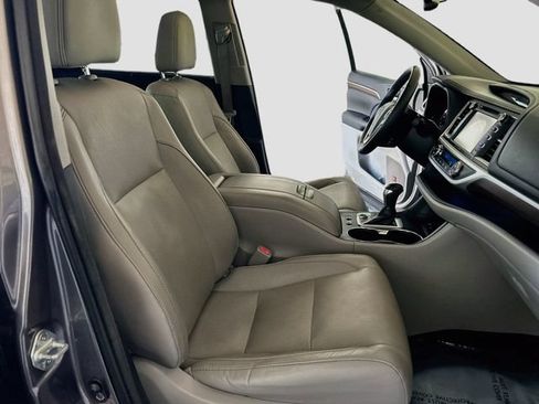 Used 2016 Toyota Highlander Limited Platinum FWD image 27