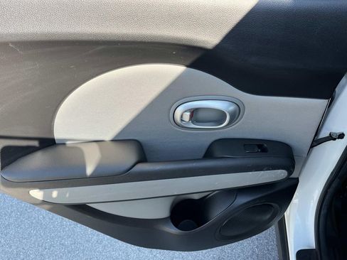 Used 2016 Kia Soul FWD image 15