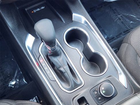 Used 2023 Chevrolet Traverse LT image 20