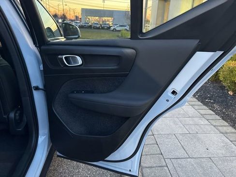 Used 2025 Volvo XC40 B5 Core image 13
