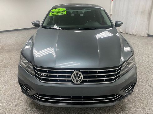 Used 2017 Volkswagen Passat 1.8T R-Line image 2