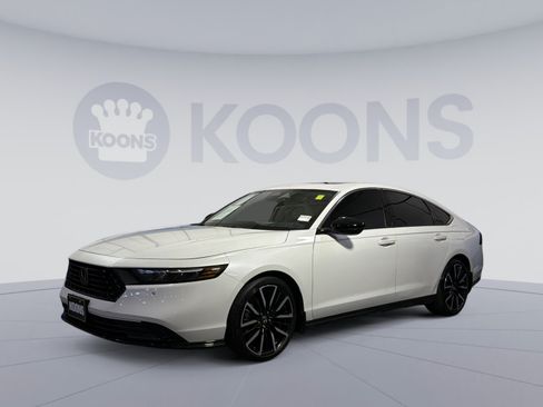Used 2023 Honda Accord Touring image 1
