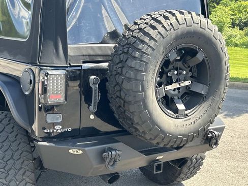 Used 2015 Jeep Wrangler Unlimited Rubicon AWD/4WD image 17