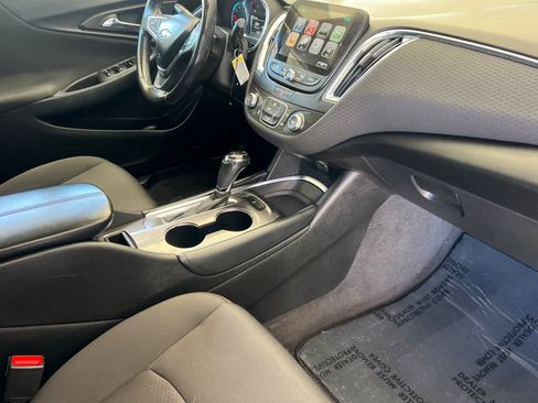 Used 2018 Chevrolet Malibu LT FWD image 16