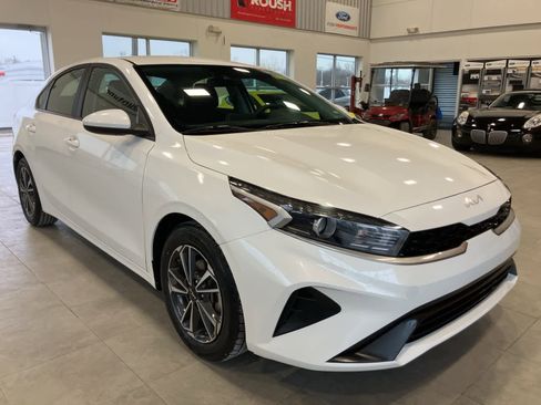 Used 2024 Kia Forte LXS image 3