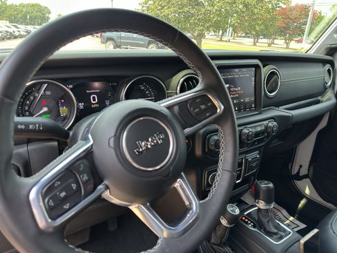 Used 2023 Jeep Wrangler Unlimited Sahara AWD/4WD image 21