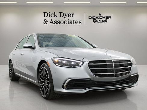 Used 2022 Mercedes-Benz S 580 4MATIC Sedan image 3