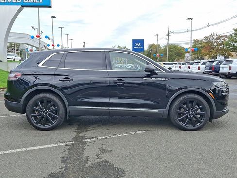 Used 2022 Lincoln Nautilus Reserve w/ Monochromatic Package image 8