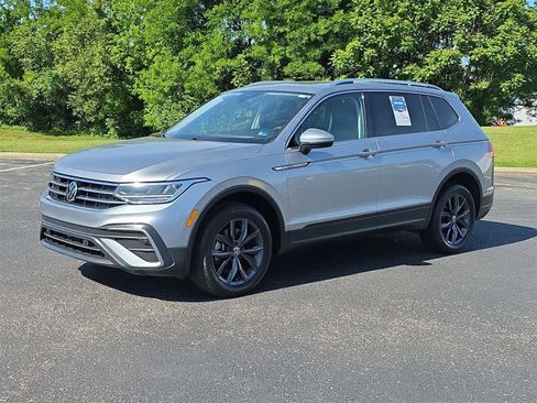 Used 2022 Volkswagen Tiguan SE AWD/4WD image 7