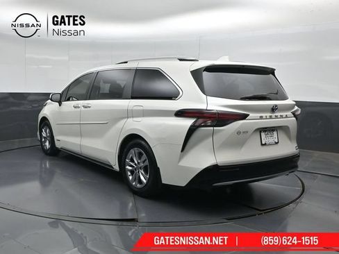 Used 2021 Toyota Sienna Limited w/ Protection Package (TMS) FWD image 8