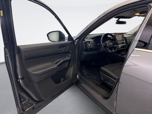 Used 2025 Nissan Pathfinder SV AWD/4WD image 9