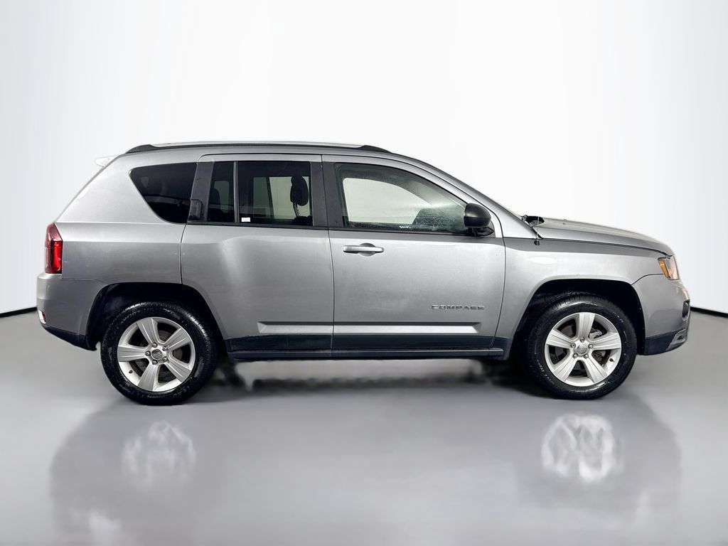 Used 2017 Jeep Compass Sport w/ Power Value Group FWD image 4