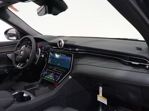 New 2025 Maserati Grecale Trofeo image 16