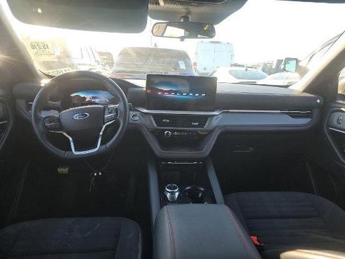 Used 2025 Ford Explorer ST-Line w/ ST-Line Street Pack AWD/4WD image 3
