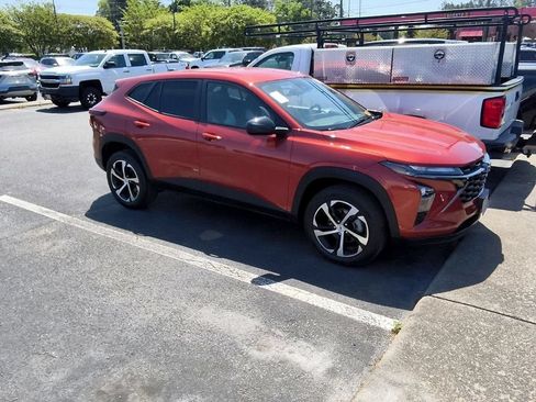 Certified 2024 Chevrolet Trax RS FWD image 3