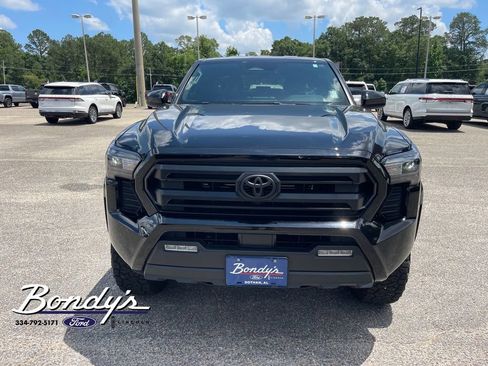 Used 2024 Toyota Tacoma SR5 AWD/4WD image 2