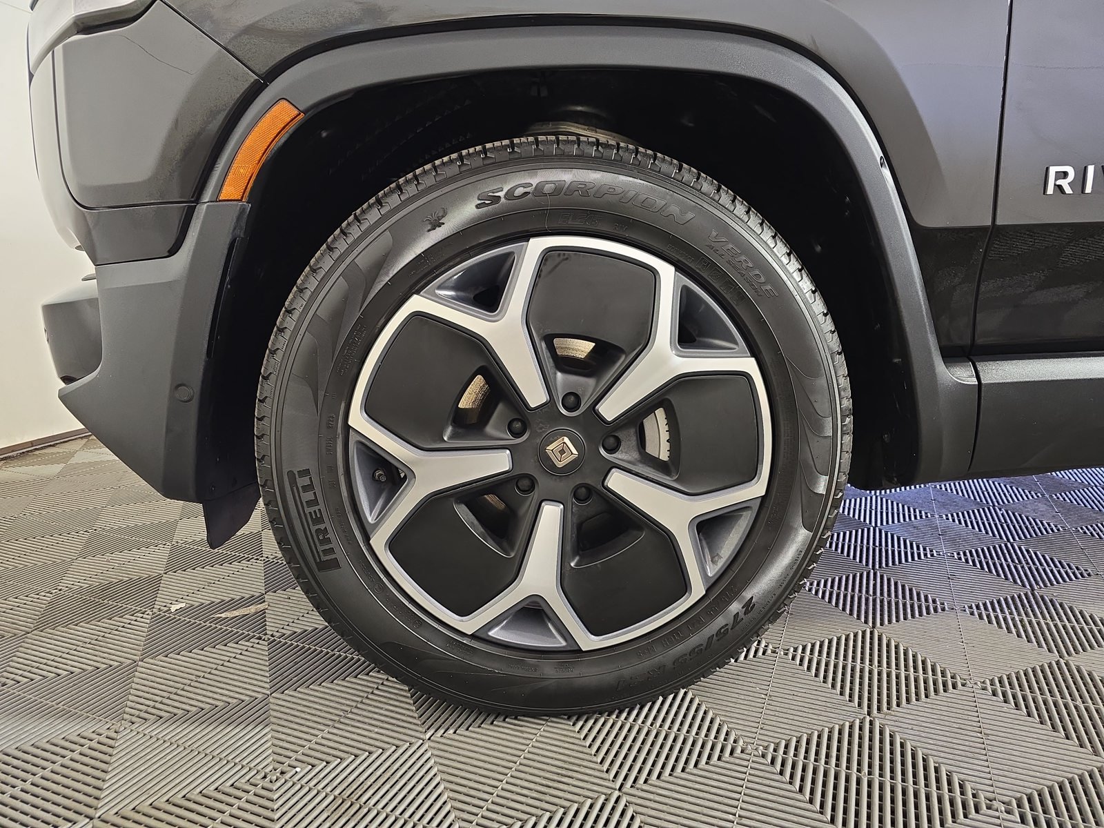Used 2023 Rivian R1T Adventure Dual AWD/4WD image 9