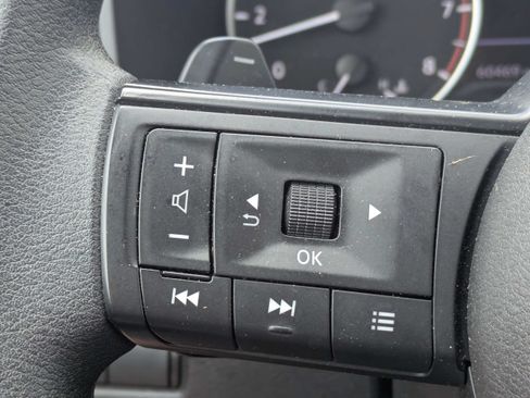 Used 2024 Nissan Rogue SV FWD image 25