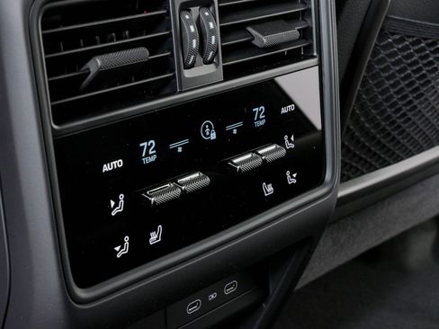 New 2026 Porsche Cayenne Coupe AWD/4WD image 22