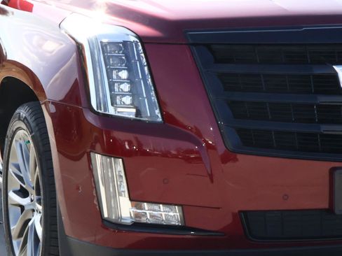 Used 2020 Cadillac Escalade Premium Luxury w/ Escalade Sport Edition image 9