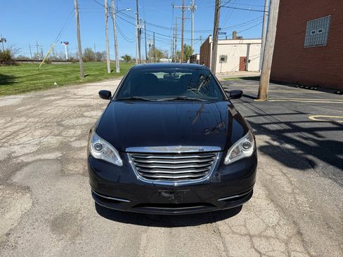 Used 2011 Chrysler 200 Touring image 8
