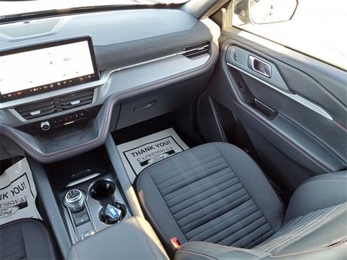 Used 2025 Ford Explorer ST-Line w/ ST-Line Street Pack image 18