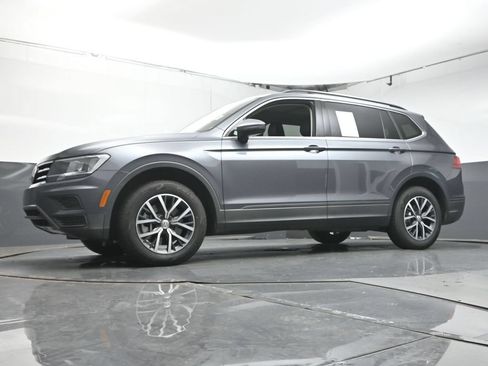 Used 2019 Volkswagen Tiguan SE w/ Panoramic Sunroof Package AWD/4WD image 35