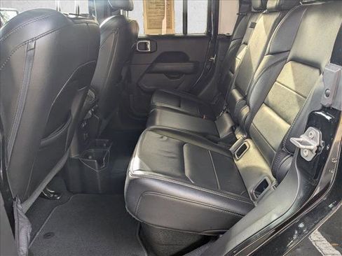 Used 2020 Jeep Gladiator Overland AWD/4WD image 17
