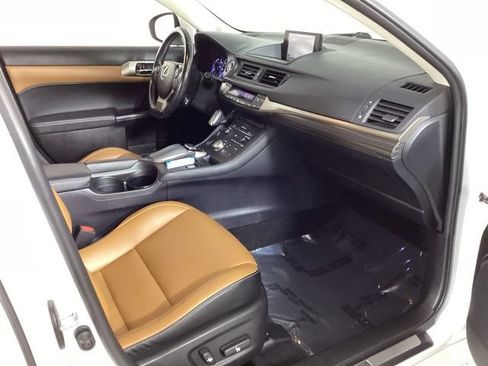 Used 2016 Lexus CT 200h w/ Navigation Package FWD image 38