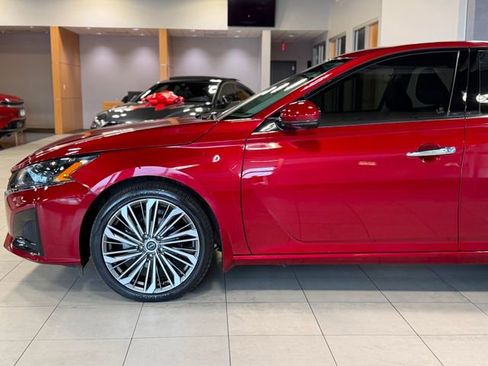 Used 2023 Nissan Altima 2.5 SL AWD/4WD image 7