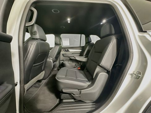 Used 2025 Buick Enclave Preferred FWD image 28
