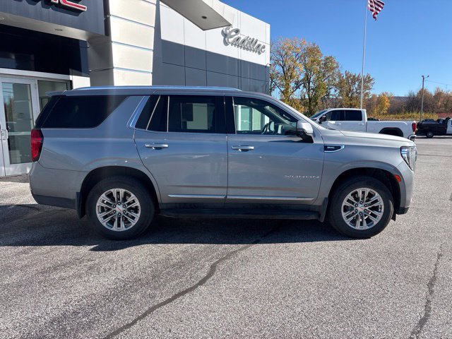 Used 2024 GMC Yukon SLT w/ SLT Premium Package AWD/4WD image 4