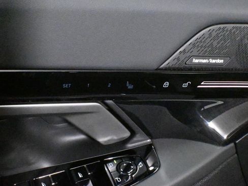 Used 2026 BMW 530i xDrive w/ Premium Package image 31