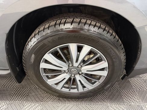 Used 2020 Nissan Pathfinder S AWD/4WD image 18