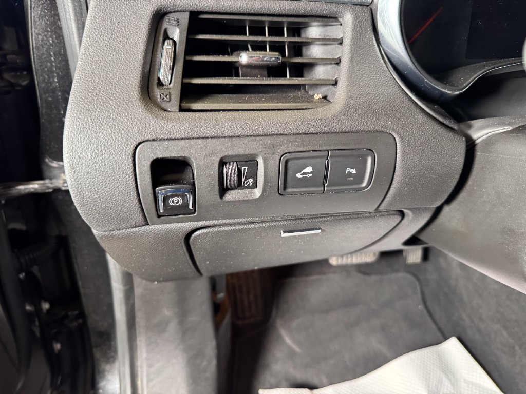 Used 2019 Chevrolet Impala Premier w/ Premier Convenience Package FWD image 18
