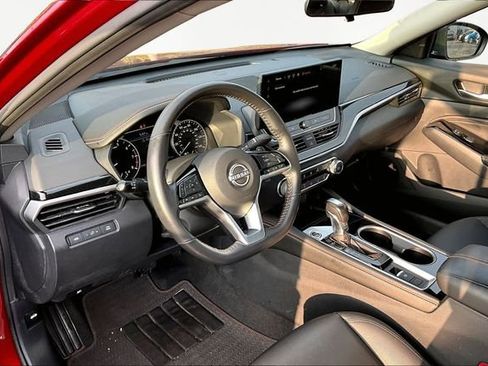 Used 2023 Nissan Altima 2.5 SR w/ SR Premium Package image 12