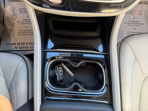 Used 2021 Chrysler Pacifica Limited w/ Premium & Safety Sphere Group image 33