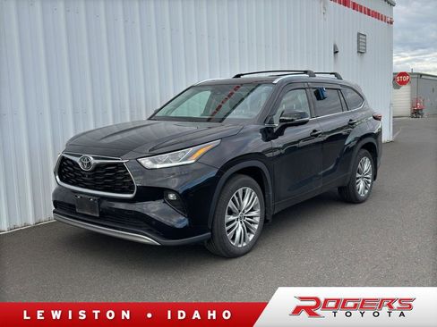 Used 2024 Toyota Highlander Platinum image 1