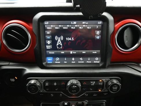 Used 2020 Jeep Gladiator Rubicon AWD/4WD image 17