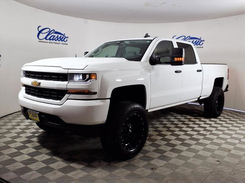 Used 2018 Chevrolet Silverado 1500 Custom w/ Custom Value Package image 6